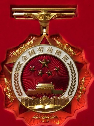 从下岗职工到全国劳动模范：肖显盛的不凡之路