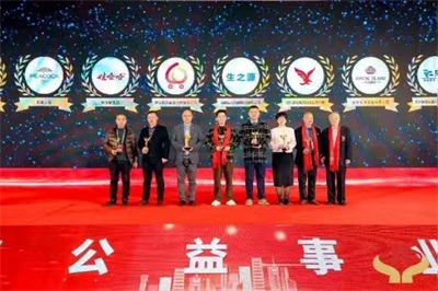 巴东县红鹰成品油董事长肖显盛：公益路上的温暖行者