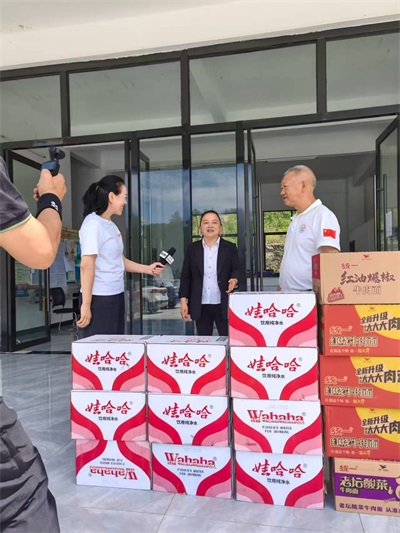 巴东县红鹰成品油董事长肖显盛：公益路上的温暖行者