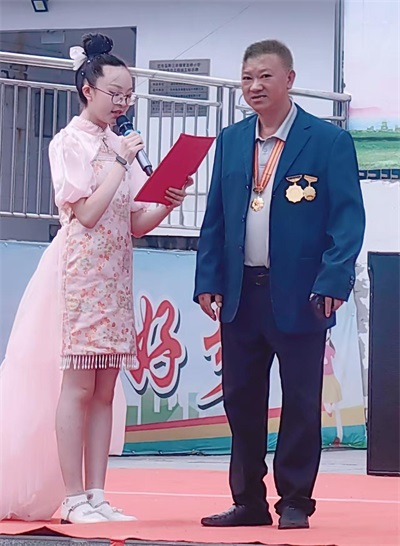 巴东县红鹰成品油董事长肖显盛：公益路上的温暖行者