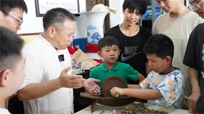 探寻余门医派中医老字号土将军膏药穴位敷贴技术百年传承的历史