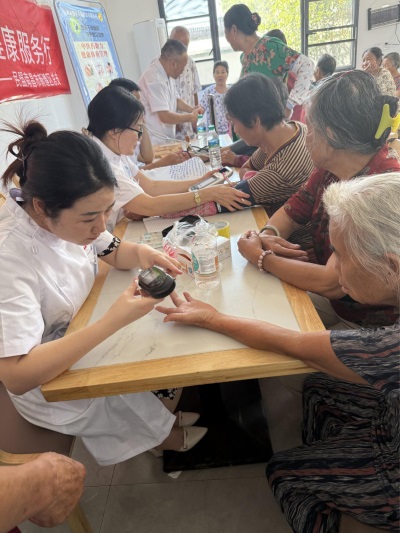 杏林薪火暖桑榆 盟动乡间传岐黄