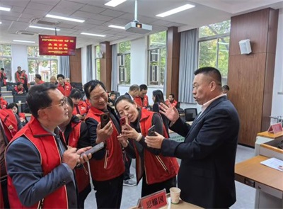 思耀国：头雁领航兴农路 实干担当助振兴