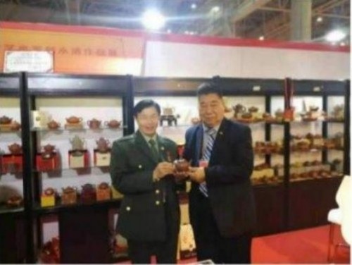 紫泥丹心照汗青：从抗战精神到紫砂艺术的薪火相传---顾永