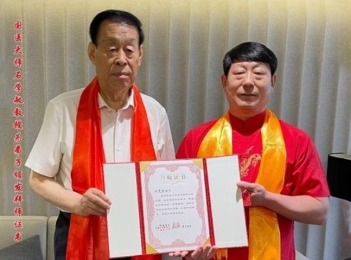 与国同庆七十载 仁心仁术传薪火 中医理疗专家闵繁君的传承创新之路