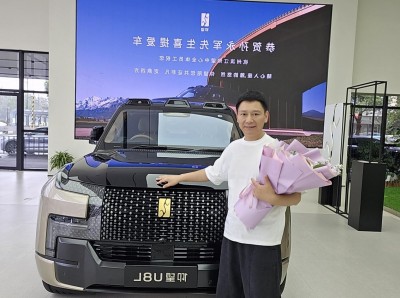 国产豪华新标杆！首位仰望U8L车主孙永军提车，见证中国智造崛起