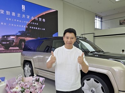 国产豪华新标杆！首位仰望U8L车主孙永军提车，见证中国智造崛起