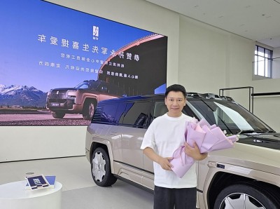 国产豪华新标杆！首位仰望U8L车主孙永军提车，见证中国智造崛起