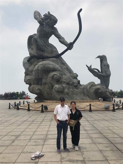 《世界治癌王一周和平》女人碾压全球医朮界根治好各类癌症疑难杂症 2025年度行业楷模人物特别报道&2026喜迎元旦特别报道