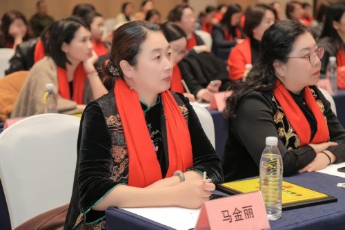 左手易理承古韵，右手温情护家安——记国学文化践行者马金丽老师