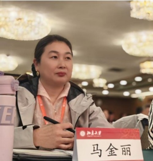 左手易理承古韵，右手温情护家安——记国学文化践行者马金丽老师