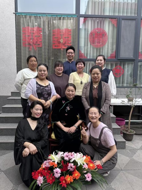 左手易理承古韵，右手温情护家安——记国学文化践行者马金丽老师