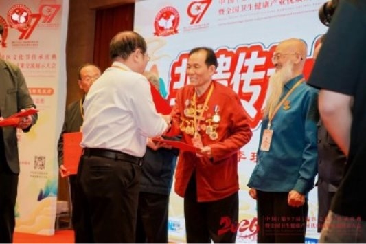 弘扬劳模精神 争做时代先锋 “御医传人”的光环——黄玉和