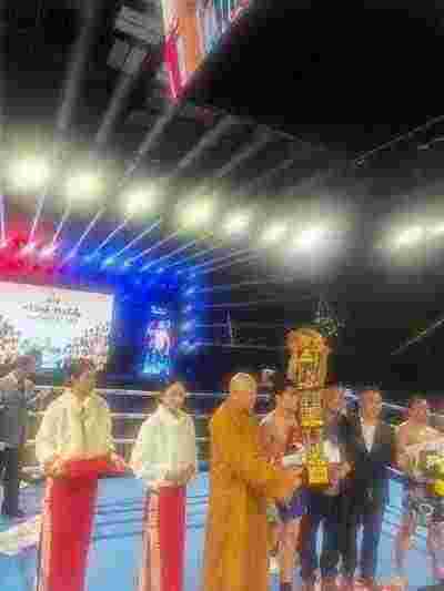 中国当代著名书法家魏敏为猎鹰护卫俱乐部题字