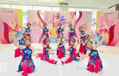 载歌载舞辞旧岁，欢天喜地迎新年