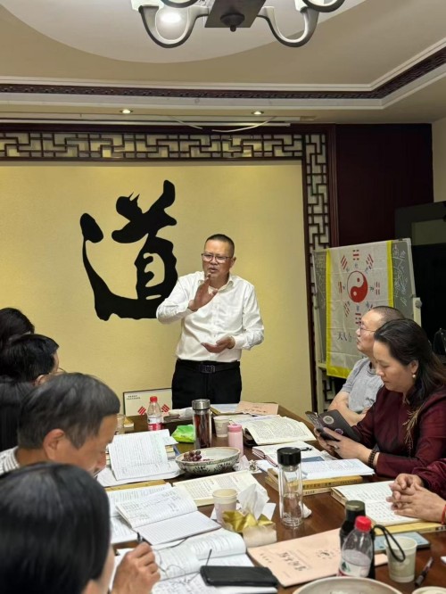 郑富国：以易为道，赋能生活的国学践行者